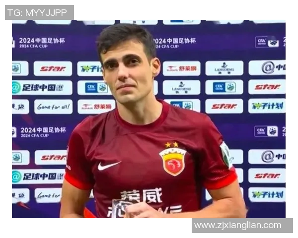 57岁足球明星重返赛场展现传奇风采引发球迷热议